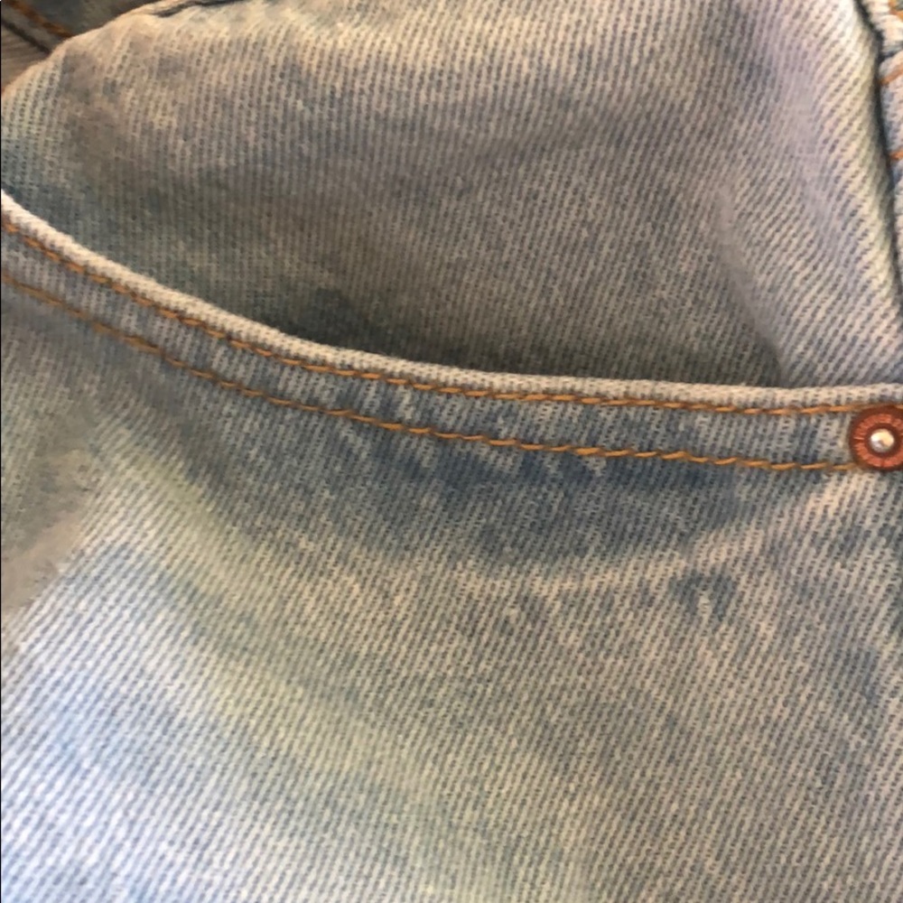 Light wash Denim Jean Frayed Shorts - Picture 4 of 6